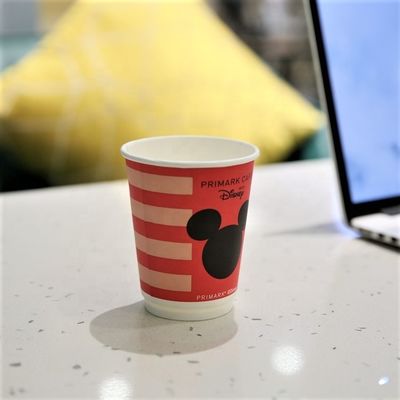 Personalisierte Einweg-Tekaway-Papier-Kaffee-Tassen mit Deckel 16 Oz